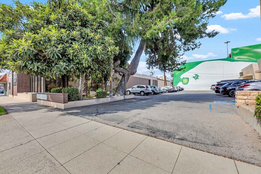 More Photos Of 241 W Olive Ave, Burbank Medical For Lease