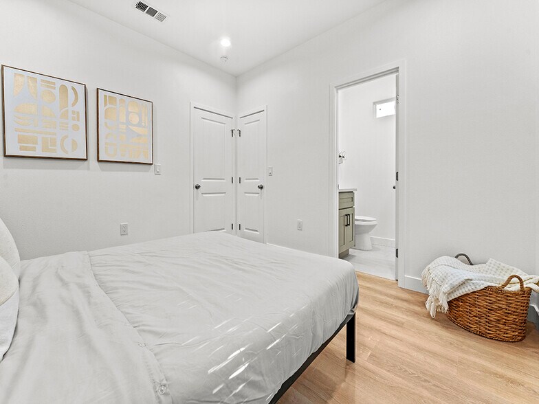 More Photos Of 308 S Laurel St, Santa Ana Apartments For Sale