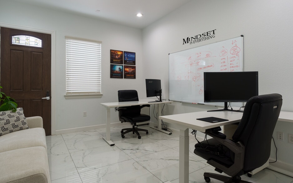 More Photos Of 12250 Queenston Blvd, Houston Office For Sale