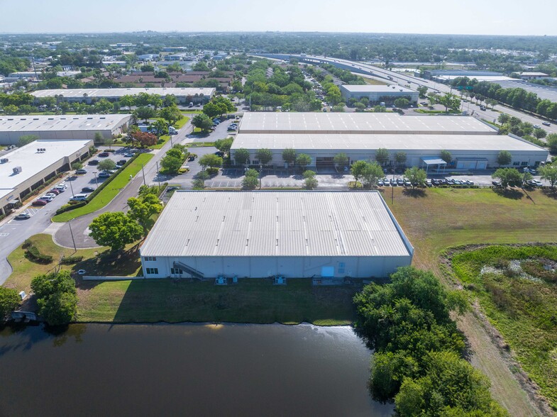 More Photos Of 6950 112th Cir, Largo Warehouse For Lease
