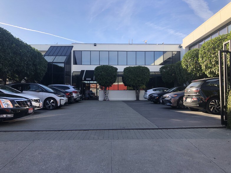 More Photos Of 8300-8304 Beverly Blvd, Los Angeles Office For Lease