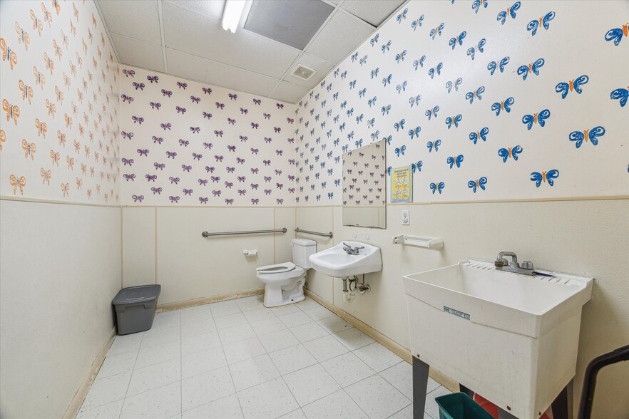 More Photos Of 12500 W Bellfort Ave, Houston Schools For Sale