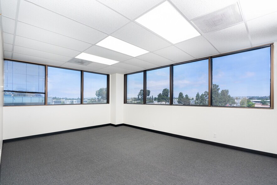 More Photos Of 3405 Kenyon St, San Diego Office For Lease