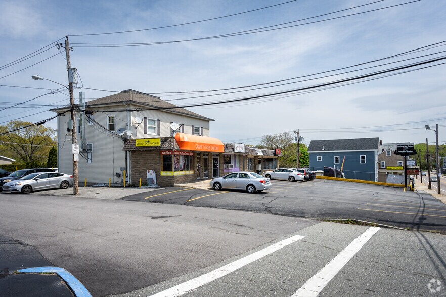 Primary Photo Of 39 Greenville Ave, Johnston Storefront Retail Residential For Lease