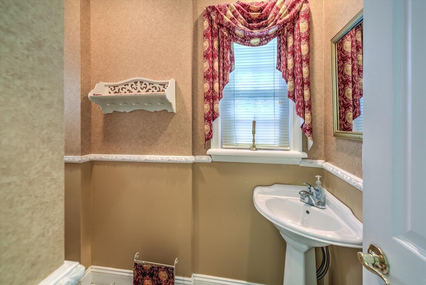 More Photos Of 1808-1810 Mount Holly Rd, Burlington Flex For Sale