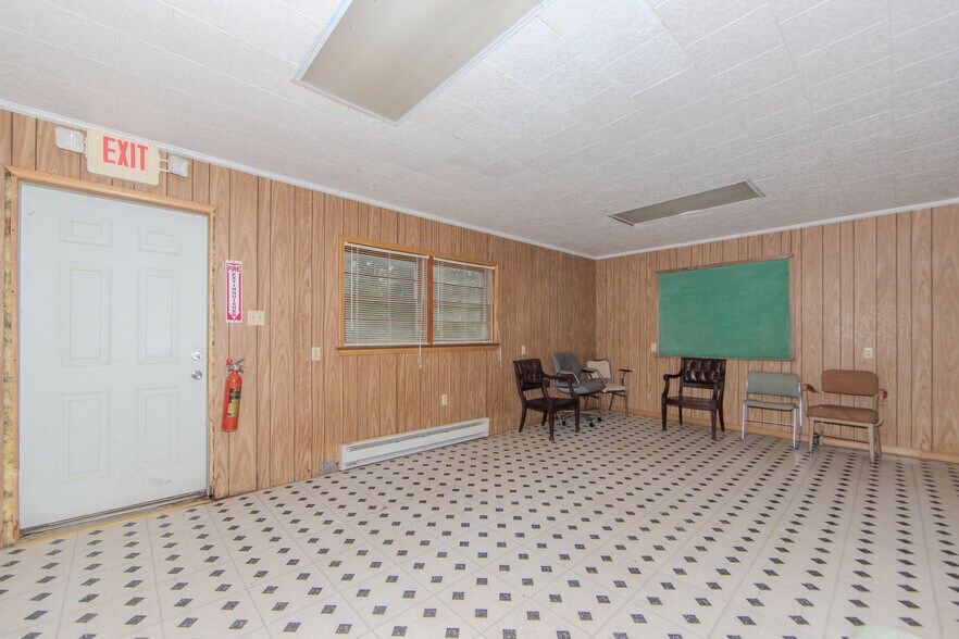 More Photos Of 913 Old Buckingham Rd, Cumberland Lodge Meeting Hall For Sale