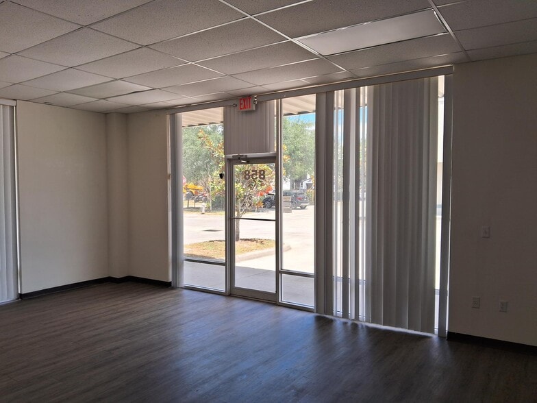 More Photos Of 850-876 Duncan Ave, Kissimmee Warehouse For Lease