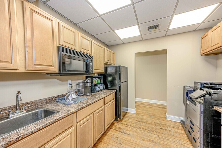 More Photos Of 657 Orange Center Rd, Orange Office For Sale