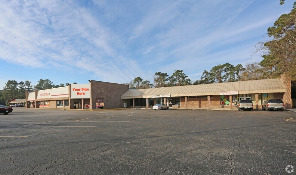 More Photos Of 10690-10696 Lem Turner Rd, Jacksonville Unknown For Lease