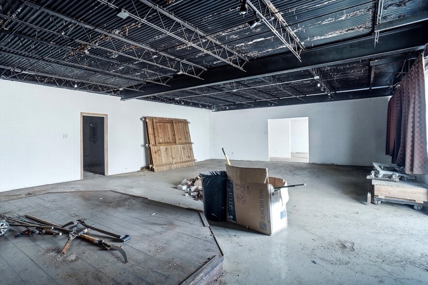 More Photos Of 7822 Great Trinity Forest Way, Dallas Storefront For Sale