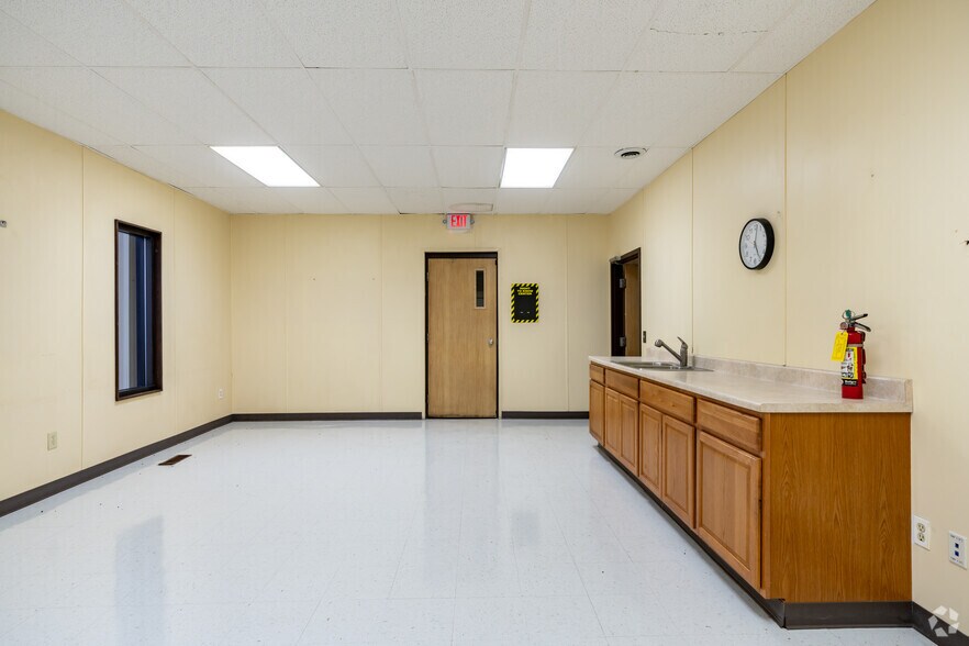 More Photos Of 651 Columbus Ave, West Branch Warehouse For Lease