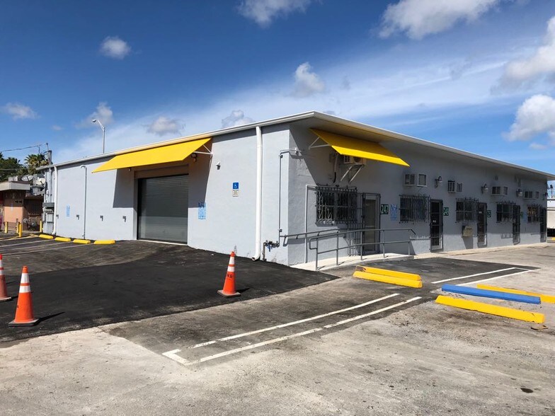 More Photos Of 265-275 NE 166th St, Miami Flex For Lease