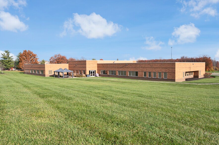 More Photos Of 1445 Kemper Meadow Dr, Cincinnati Loft Creative Space For Sale