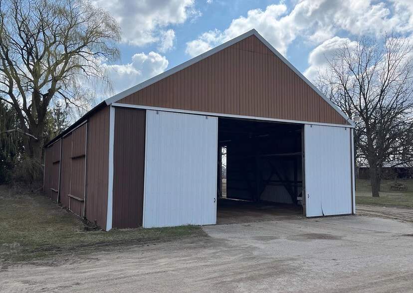 More Photos Of 2601 Iverson Rd, Stoughton Warehouse For Lease