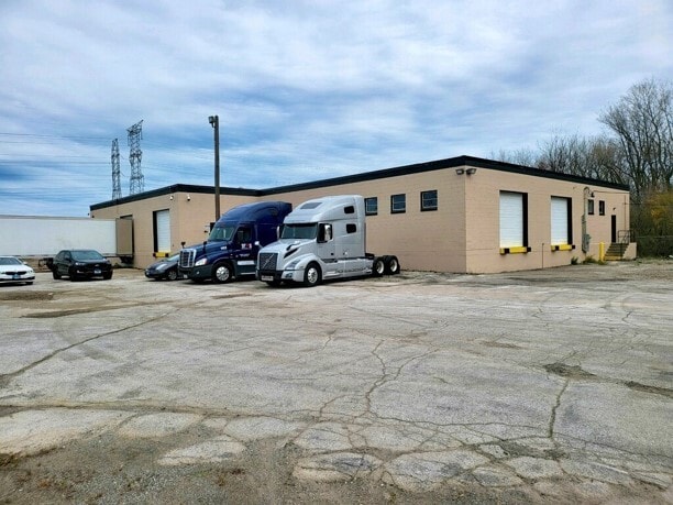 More Photos Of 2000 Dolton Rd, Calumet City Warehouse For Lease