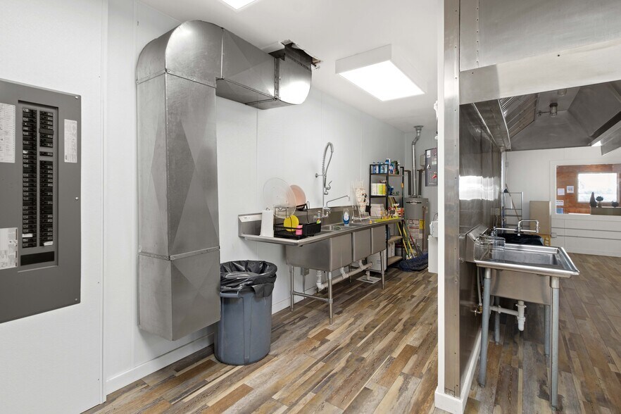 More Photos Of 315 E 1st St, Parachute Freestanding For Sale