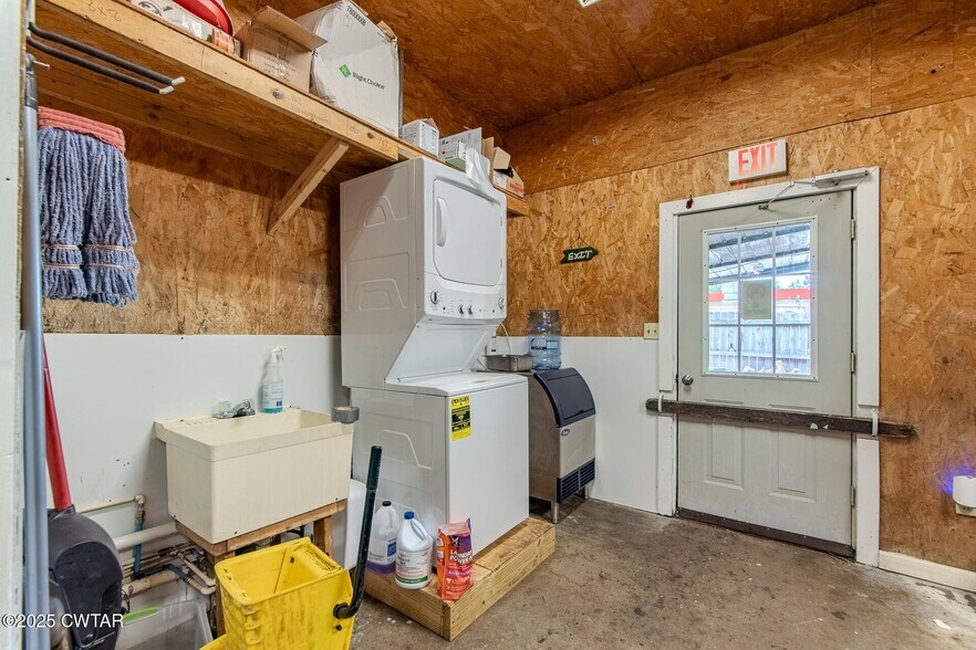 More Photos Of 225 N Front St, Halls General Retail For Sale