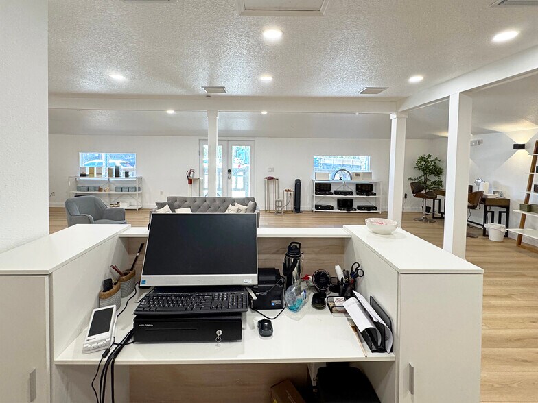 More Photos Of 411 Flagler Ave, New Smyrna Beach Freestanding For Lease