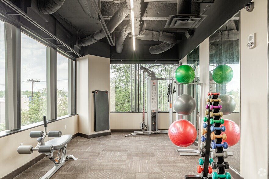 More Photos Of 7550 W Interstate 10, San Antonio Office For Lease