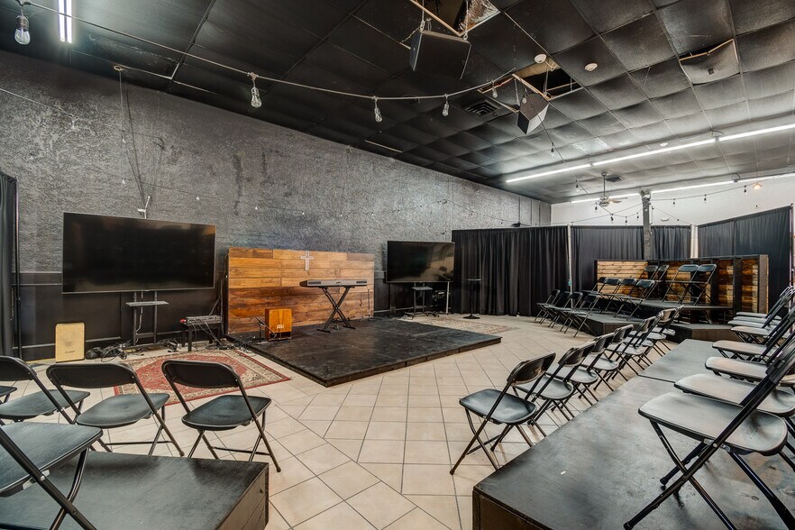 More Photos Of 5819 10th St, Katy Storefront For Sale