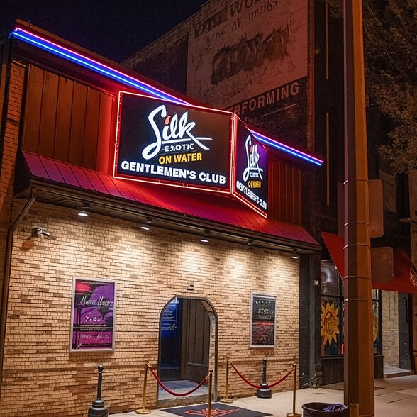 More Photos Of 144 E Juneau Ave, Milwaukee Storefront For Sale