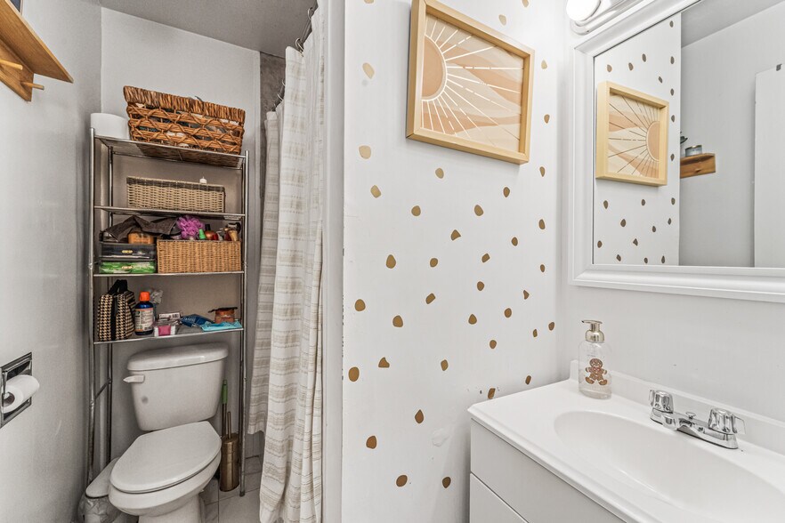 More Photos Of , Astoria General Retail For Sale