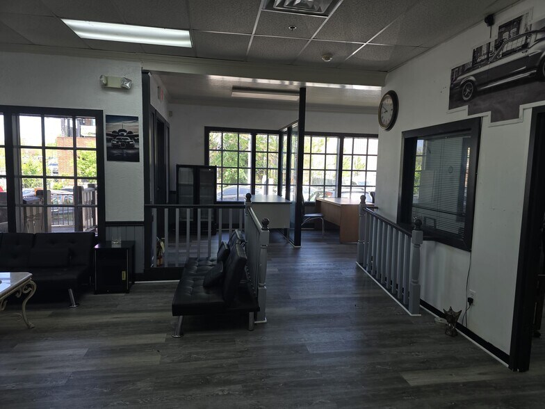 More Photos Of 5885 Memorial Dr, Stone Mountain Auto Dealership For Sale