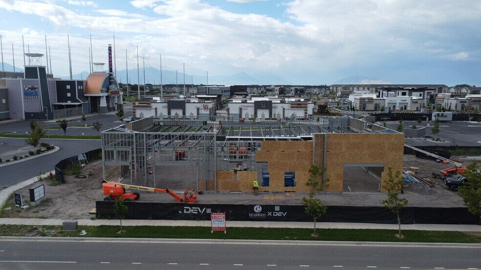 More Photos Of 634 N Mill Road, Vineyard Storefront Retail Office For Lease