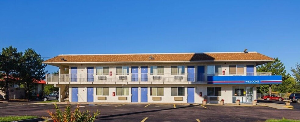 More Photos Of 1309 S Ohlman St, Mitchell Hotel For Sale