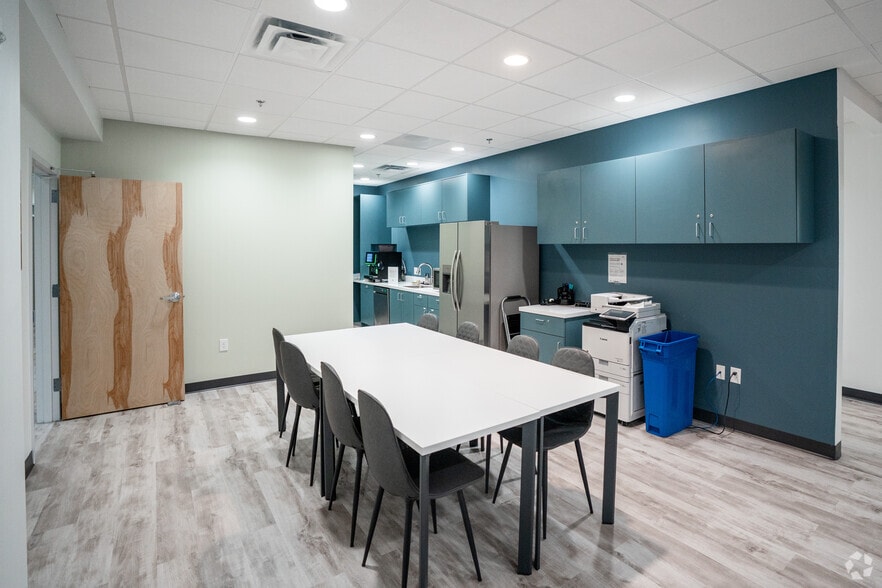 More Photos Of 3300 Gateway Centre Blvd, Morrisville Research And Development For Lease