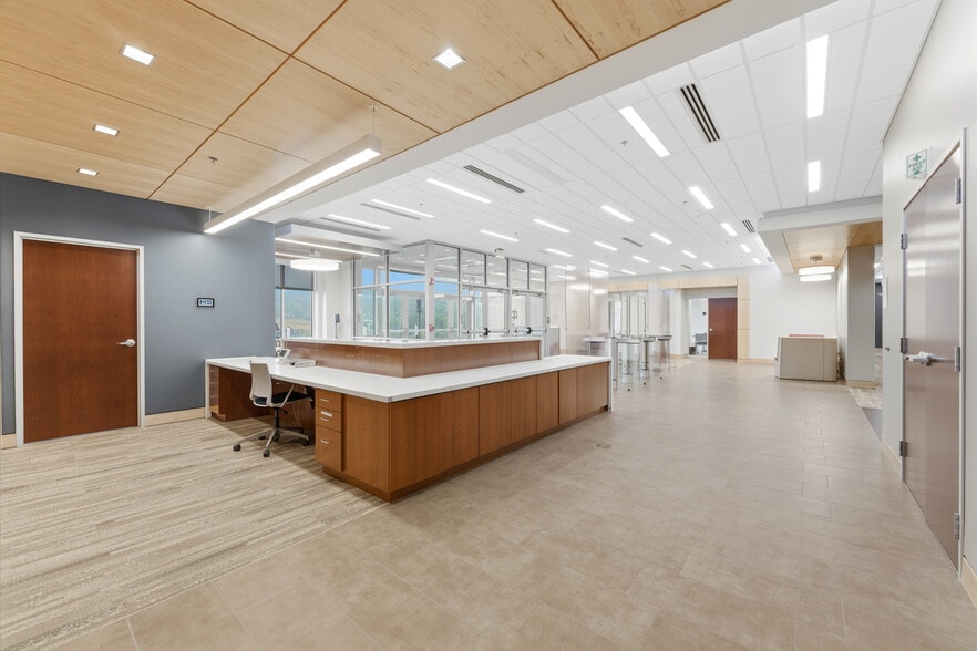 More Photos Of 423 Fortress Blvd, Morgantown Office For Sale
