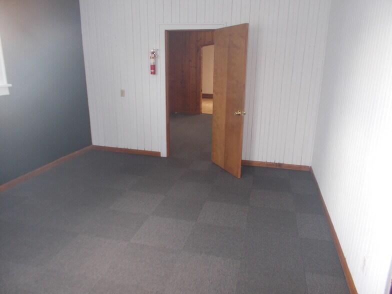 More Photos Of 2350 N State Highway 7, North Vernon Office For Sale