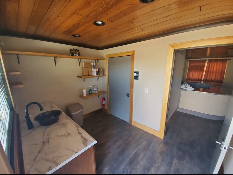 More Photos Of 3003 Hall St, Hays Medical For Sale