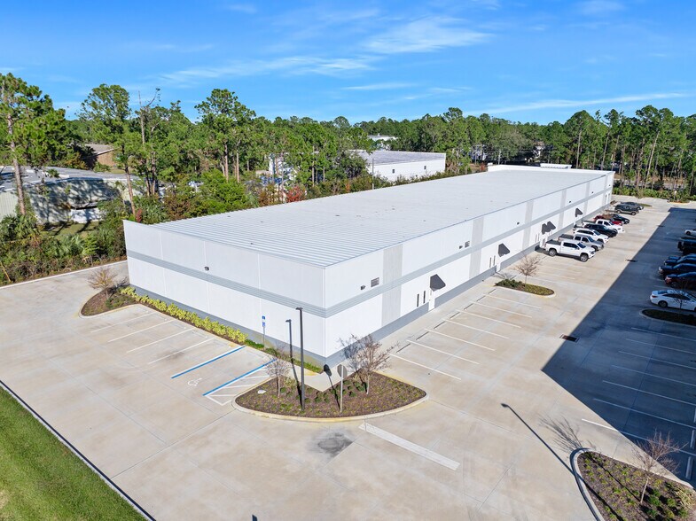More Photos Of 836 Bill France Blvd, Daytona Beach Warehouse For Lease