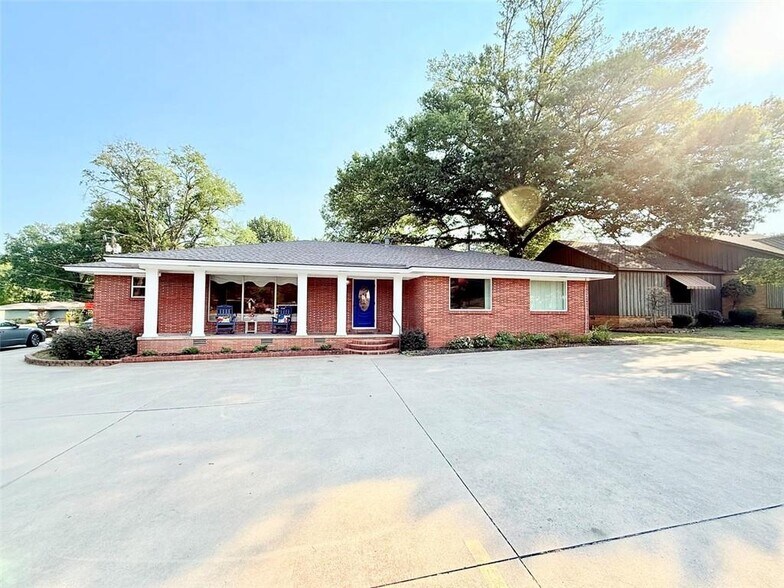 More Photos Of 2802 W Main St, Russellville Office For Sale