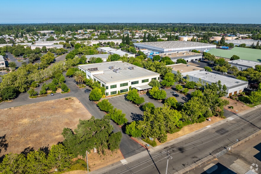 More Photos Of 2440 Gold River Rd, Rancho Cordova Office For Lease
