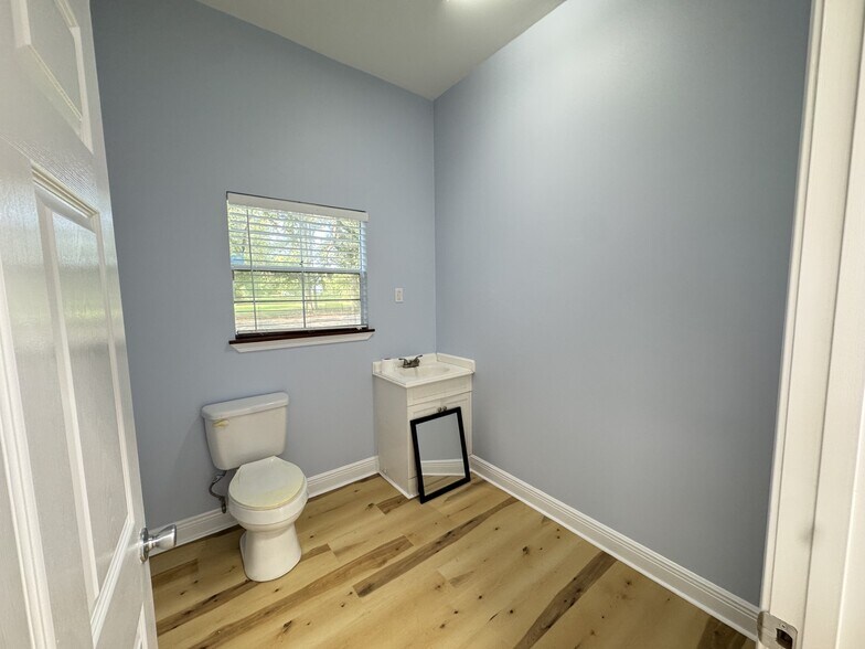 More Photos Of 255 N 15th St, Ponchatoula Office For Lease