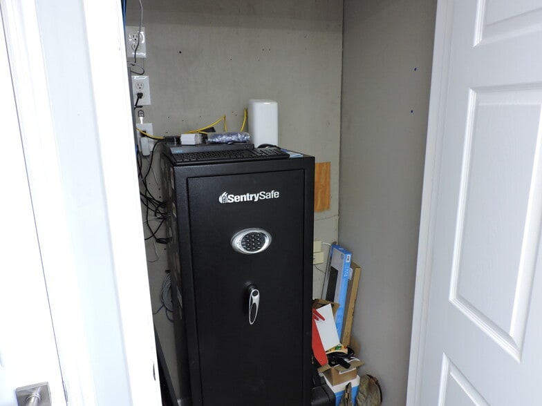 More Photos Of 5722 Dunn Ave, Jacksonville Medical For Sale