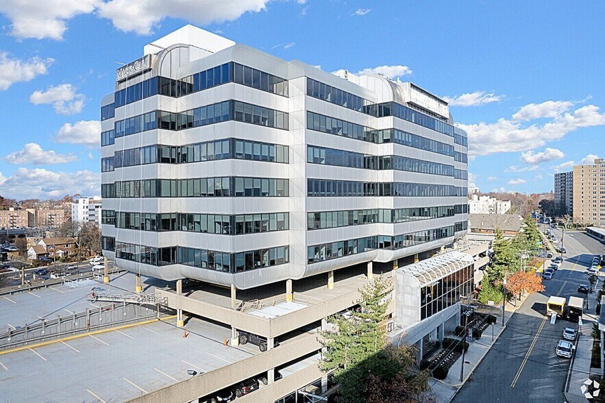 More Photos Of 1 Bridge Plz N, Fort Lee Office For Lease