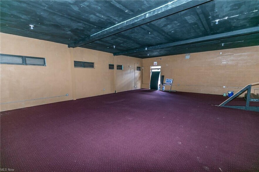 More Photos Of 899 S Canton Rd, Akron Light Distribution For Sale