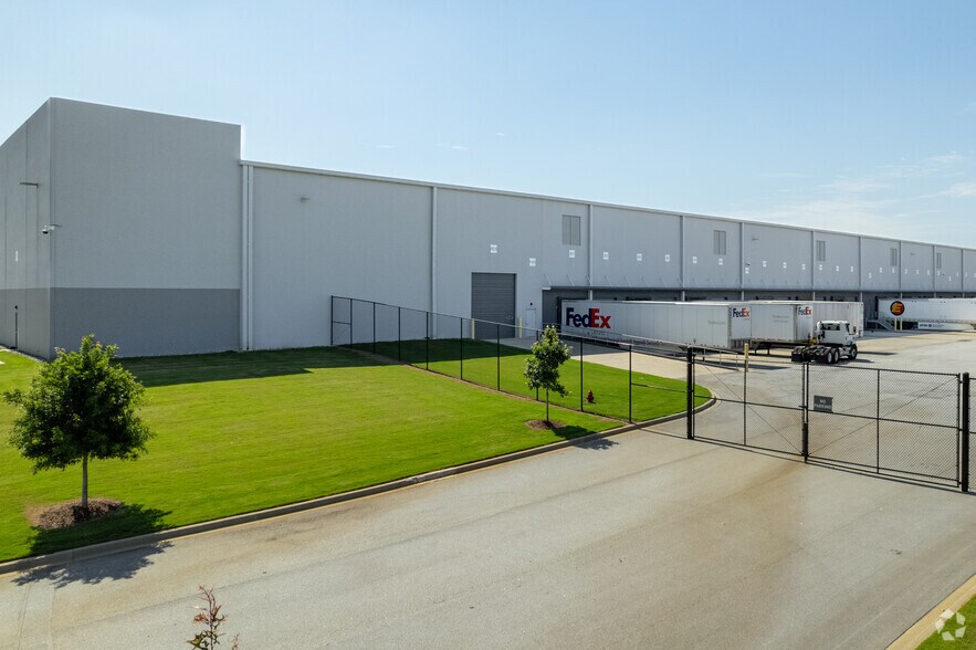 More Photos Of 578 Robinson Rd, Greer Distribution For Lease