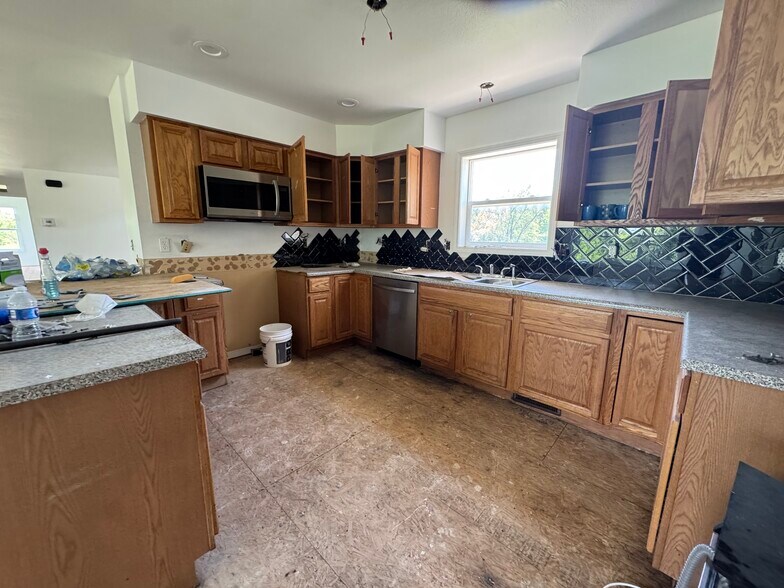 More Photos Of 13450 S Topeka Ave, Carbondale Apartments For Sale