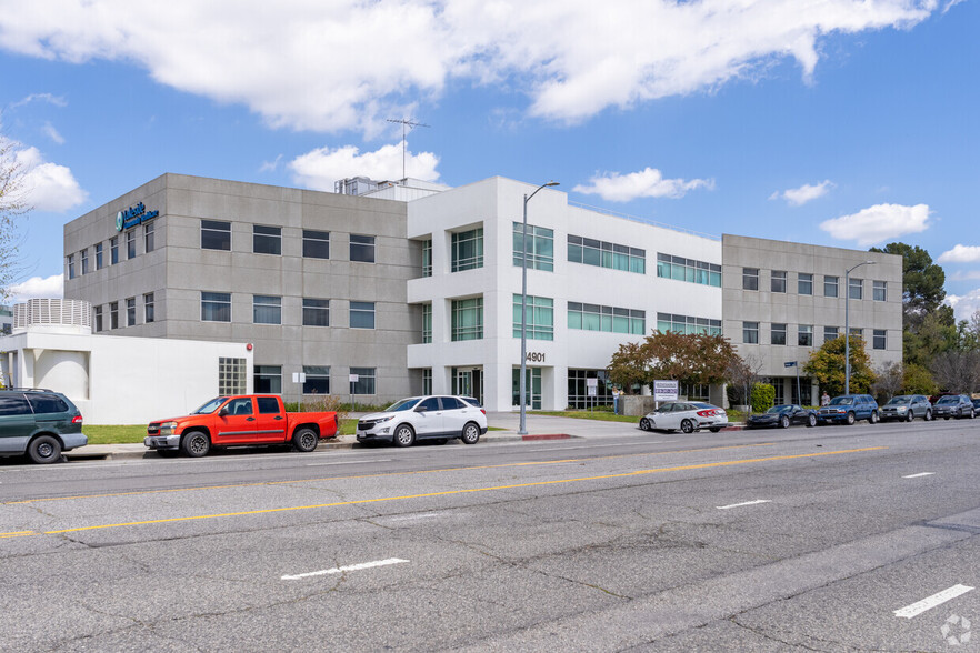 Primary Photo Of 14901 Rinaldi St, Mission Hills Medical For Lease