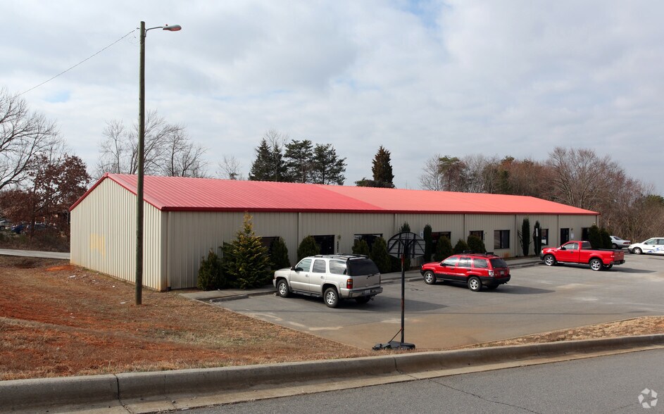 Primary Photo Of 714 Carolina Ave, Yadkinville Warehouse For Lease