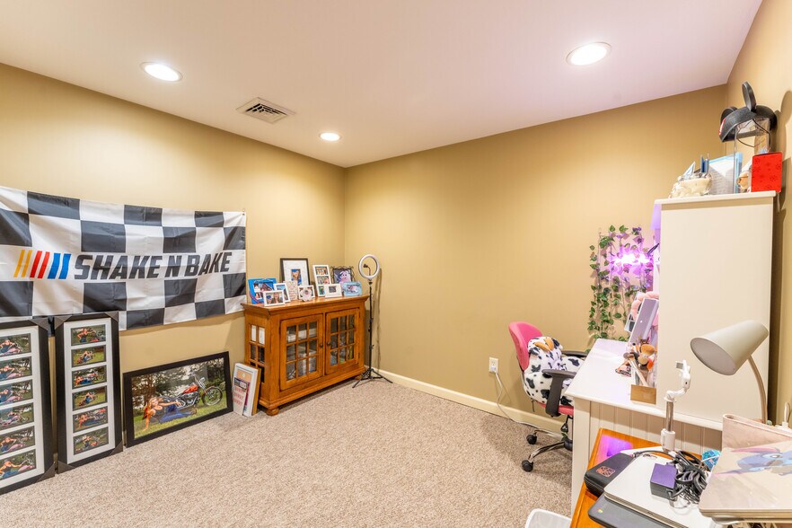 More Photos Of 110 Wauregan Rd, Canterbury Flex For Sale