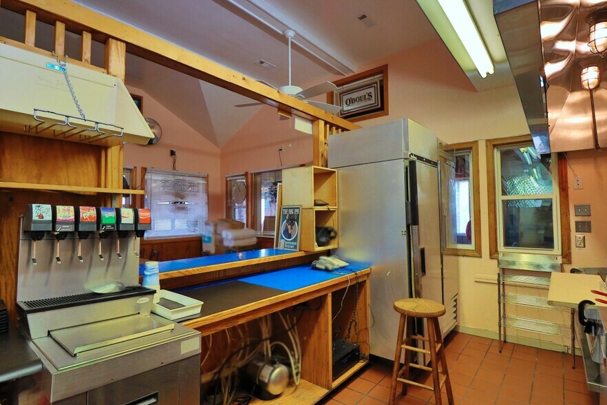 More Photos Of 25202 Island Pines Dr, Waves Restaurant For Sale