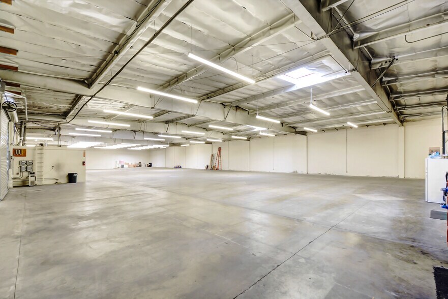 More Photos Of 2221 S Dupont Dr, Anaheim Warehouse For Sale