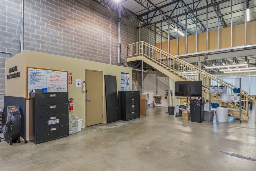 More Photos Of 17857-17889 Fraley Blvd, Dumfries Research And Development For Sale