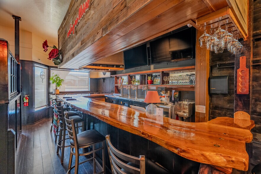 More Photos Of 8501 El Camino Real, Atascadero Restaurant For Sale