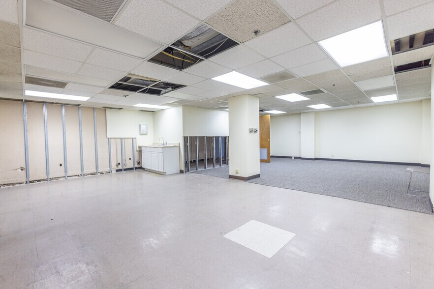 More Photos Of 301 Cypress St, Abilene Office For Sale